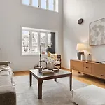 Charming Loft, High Ceiling !modern & Central, Free Private Parking 7 Min Walking ! * Trondheim