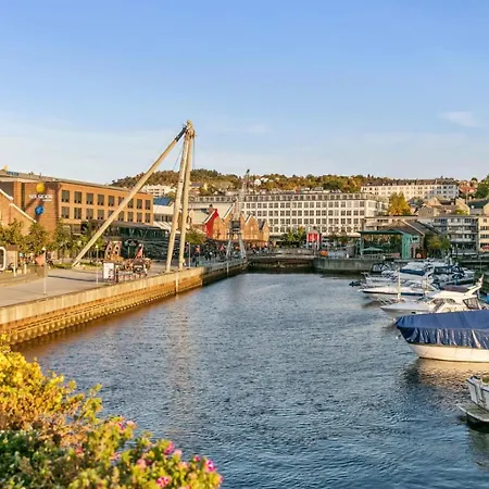 Charming Loft, High Ceiling !modern & Central, Free Private Parking 7 Min Walking ! Daire Trondheim
