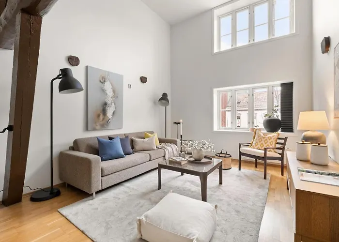 Charming Loft, High Ceiling !modern & Central, Free Private Parking 7 Min Walking ! Apartmán