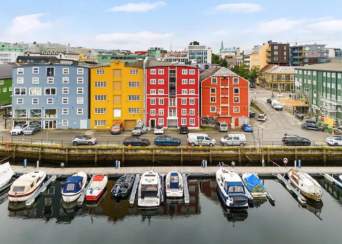 Charming Loft, High Ceiling !modern & Central, Free Private Parking 7 Min Walking ! Trondheim